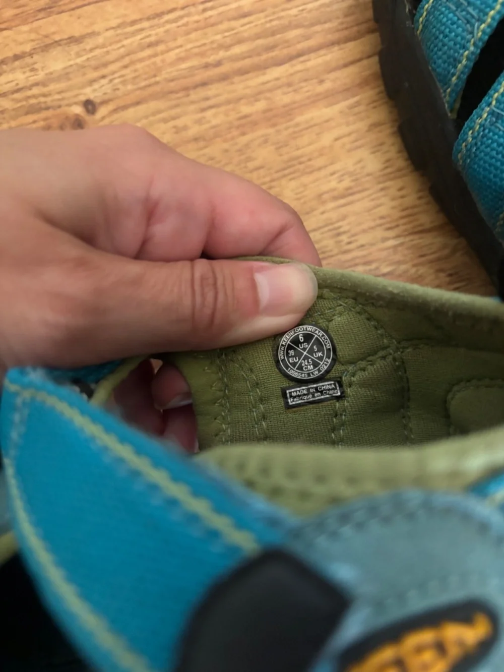 Keens size 6 (youth)